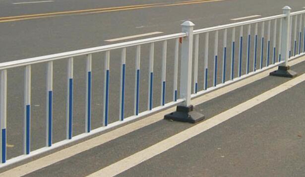常規(guī)型道路交通護欄