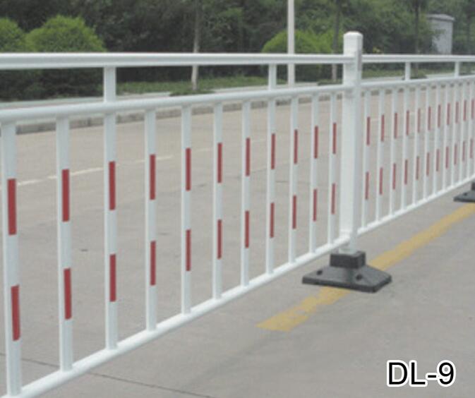 合肥道路護(hù)欄如何與花箱相結(jié)合